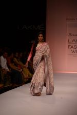 Model walk the ramp for Shravan Kumar show at LFW 2013 Day 4 in Grand Haytt, Mumbai on 26th Aug 2013 (88).JPG